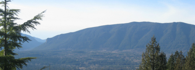  mountainous ridge of the Snoqualmie Valley